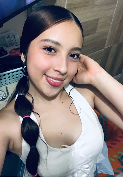 Encantadora — online now on VelvetTease anonymous adult video chat