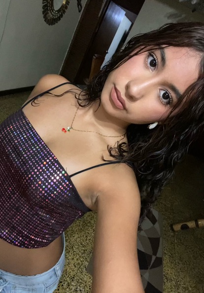 Lindura — online now on VelvetTease anonymous adult video chat